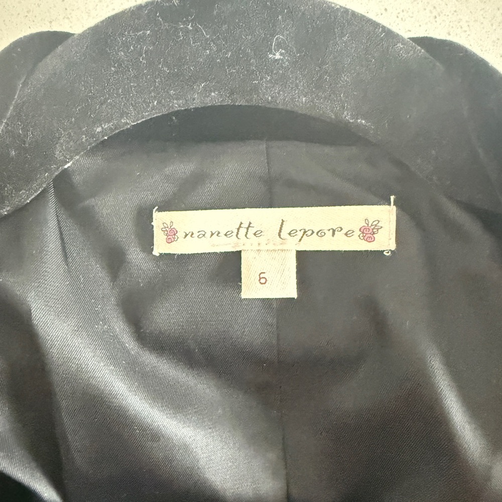 Elegant Black Velvet Women's Jacket, Size 6 - Picture 12 of 13